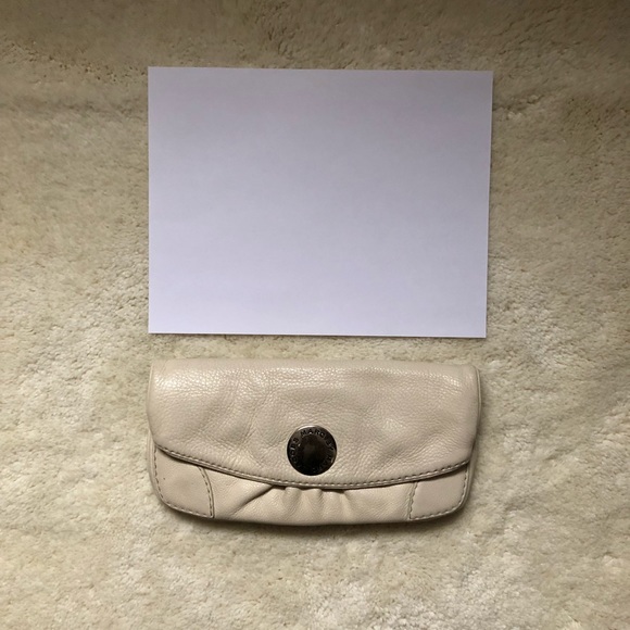 ✨HP!✨ Marc by Marc Jacobs | Pebbled leather clutch - Picture 7 of 8